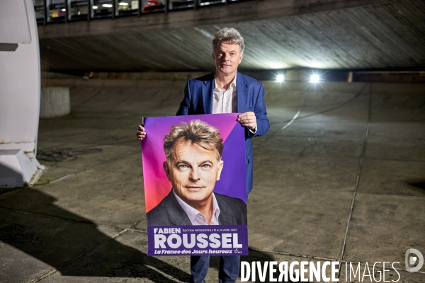 Fabien Roussel , PCF, presente sa nouvelle affiche pour la présidentielle