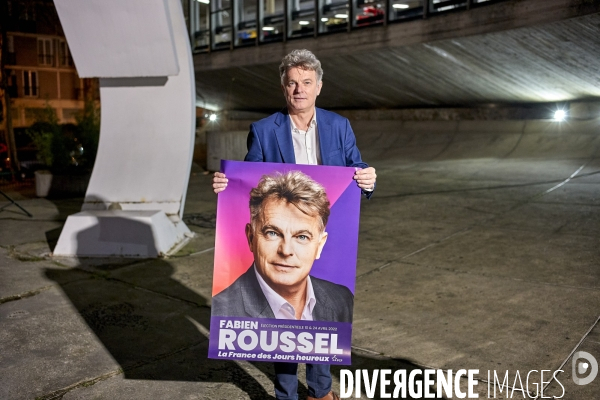 Fabien Roussel , PCF, presente sa nouvelle affiche pour la présidentielle