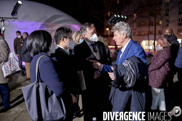 Fabien Roussel , PCF, ici avec Chen Li, ambassadeur de Chine à Paris,  presente sa nouvelle affiche pour la présidentielle