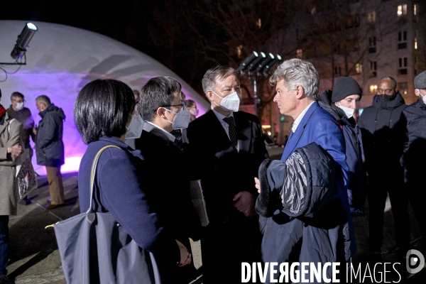 Fabien Roussel , PCF, ici avec Chen Li, ambassadeur de Chine à Paris,  presente sa nouvelle affiche pour la présidentielle