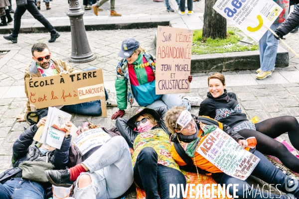 Manifestation des enseignants et des personnels de l Education nationale 20012022