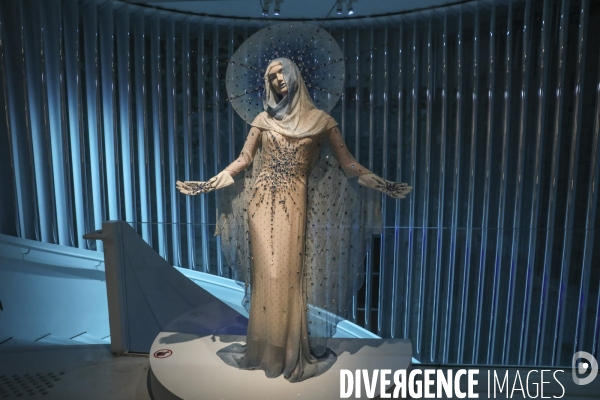 Retrospective thierry mugler couturissime a paris