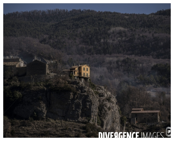 Le long de la Transbassealpine Digne Nice ( le rallye de Monte Carlo )