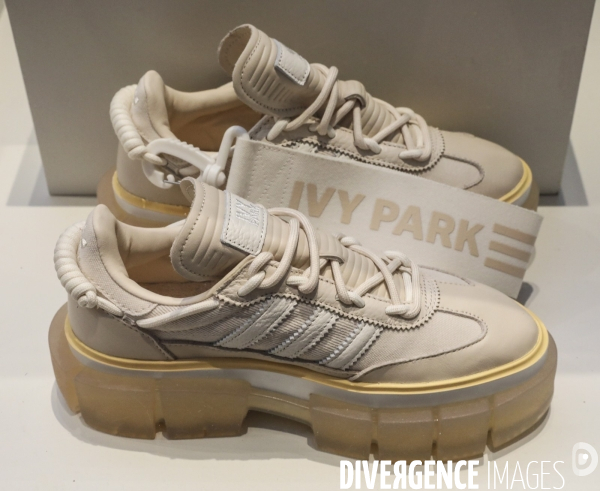 Exposition les sneakers entrent au musee