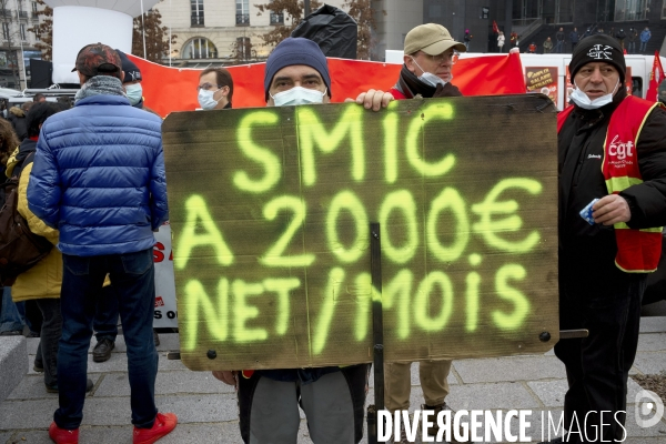 Manifestation interprofessionnelle pour exiger l augmentation des salaires