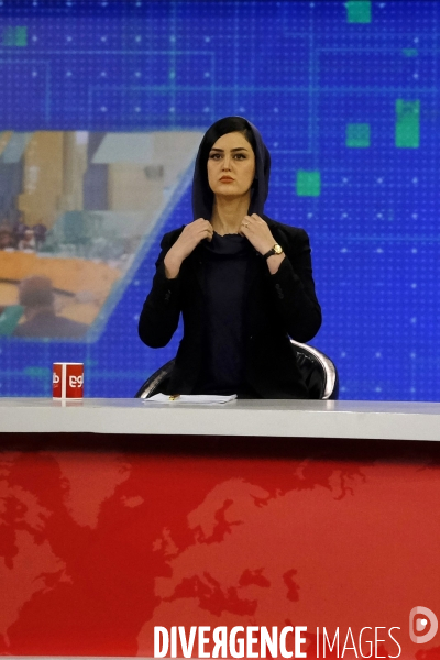 Khatera Arfa, présentatrice de presse afghane, Tolo news TV Kaboul. khatera Arfa, Afghan anchorwoman press, Tolo news TV Kabul.