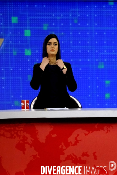 Khatera Arfa, présentatrice de presse afghane, Tolo news TV Kaboul. khatera Arfa, Afghan anchorwoman press, Tolo news TV Kabul.