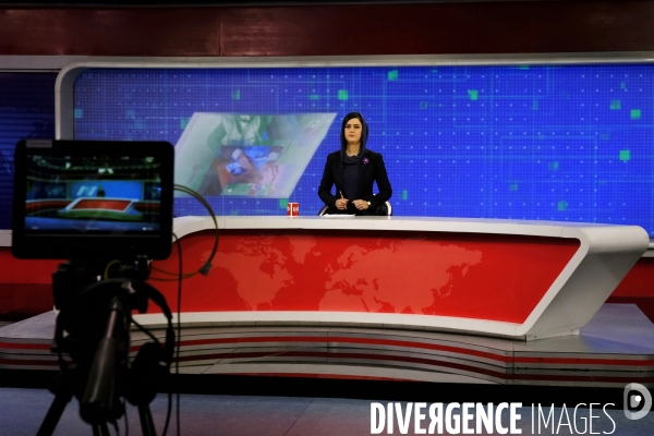 Khatera Arfa, présentatrice de presse afghane, Tolo news TV Kaboul. khatera Arfa, Afghan anchorwoman press, Tolo news TV Kabul.