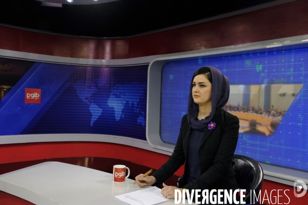 Khatera Arfa, présentatrice de presse afghane, Tolo news TV Kaboul. khatera Arfa, Afghan anchorwoman press, Tolo news TV Kabul.