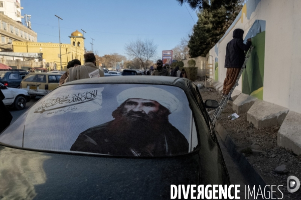 L art de la rue de Kaboul, les peintures murales de Kaboul ont été peintes par les talibans. Kabul street art, murals in Kabul have been painted over by Taliban.
