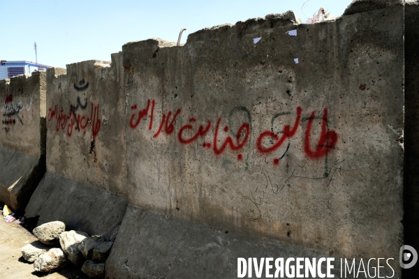 L art de la rue de Kaboul, les peintures murales de Kaboul ont été peintes par les talibans. Kabul street art, murals in Kabul have been painted over by Taliban.