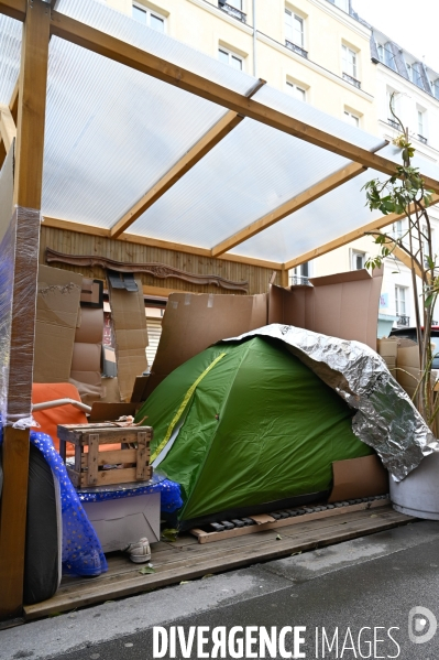 Tentes de SDF. Nous demandons un hebergement digne et inconditionnel pout toutes et tous, maintenant.