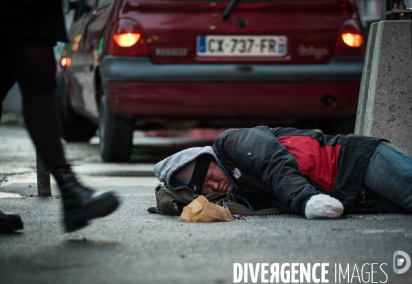 Nous demandons un hebergement digne et inconditionnel pour toutes et tous, maintenant.