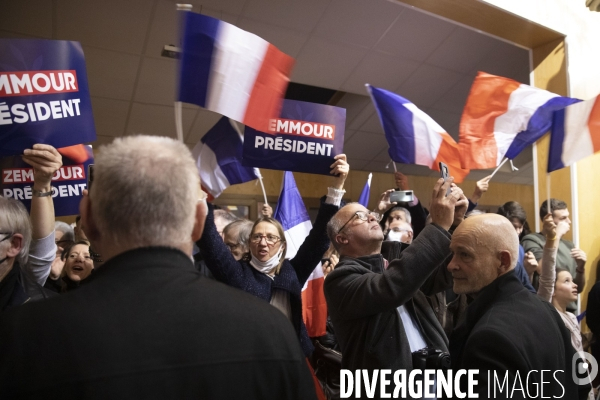 Meeting d Eric ZEMMOUR à Chaumont-sur-Tharonne.