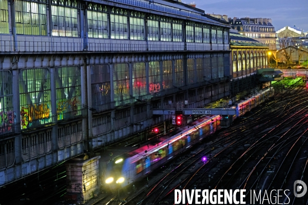 Illustration janvier 2022.Trains de banlieue au départ et à l arrivée de la gare saint Lazare