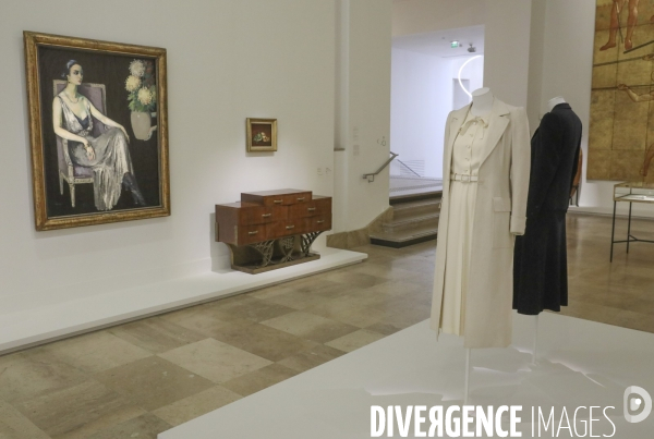 Yves saint laurent au musee d art moderne