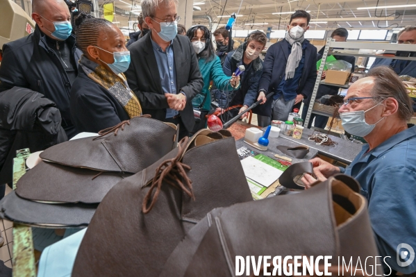 Christiane Taubira visite la Cité de la chaussure