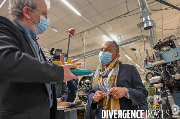 Christiane Taubira visite la Cité de la chaussure