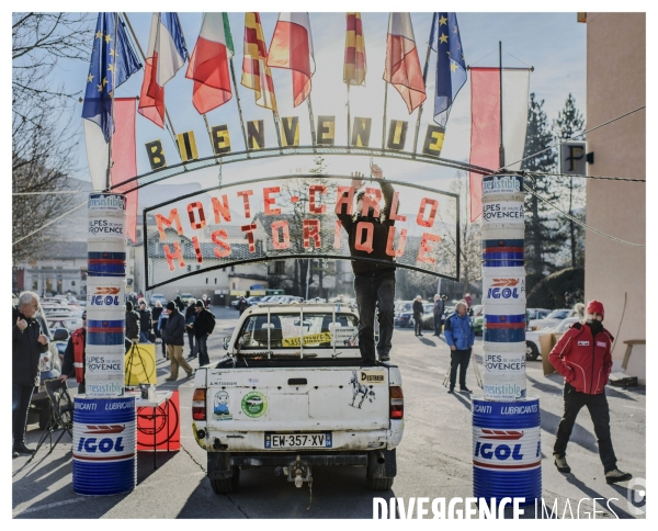 Le long de la Transbassealpine Digne-Nice ( Monte Carlo Historique )