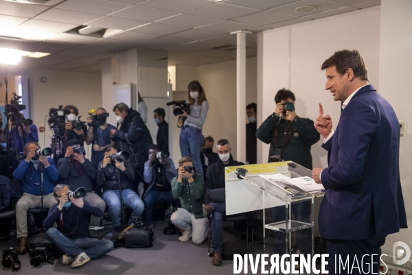 Yannick JADOT présente son programme présidentiel 2022.