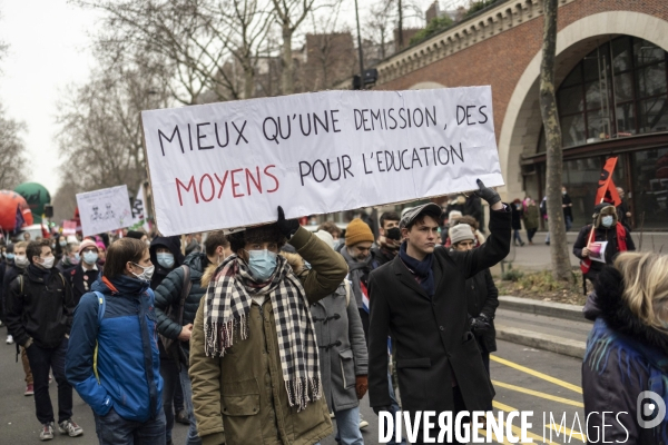 Manifestation intersyndicale pour une augmentation des salaires, pensions et minima sociaux