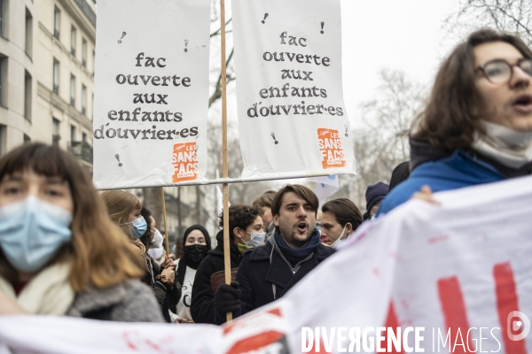 Manifestation intersyndicale pour une augmentation des salaires, pensions et minima sociaux