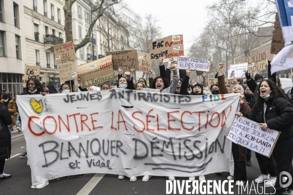 Manifestation intersyndicale pour une augmentation des salaires, pensions et minima sociaux