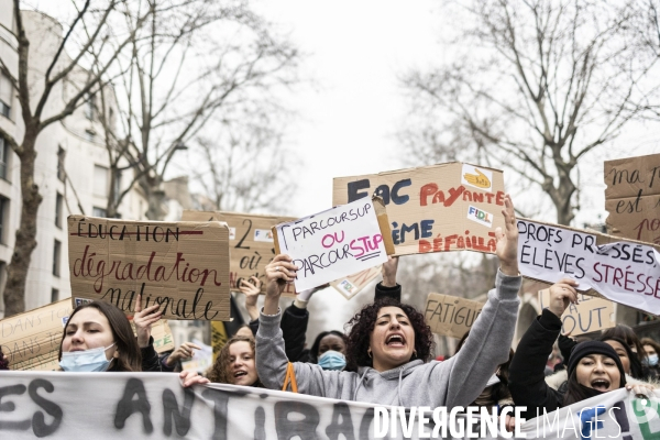 Manifestation intersyndicale pour une augmentation des salaires, pensions et minima sociaux