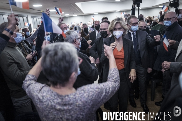 Déplacement de Valérie Pecresse dans l Ain.