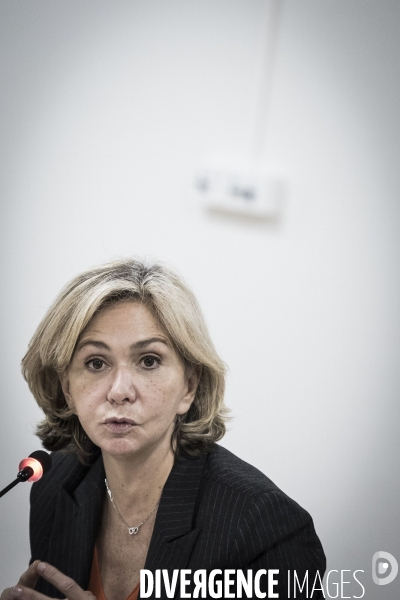 Déplacement de Valérie Pecresse dans l Ain.