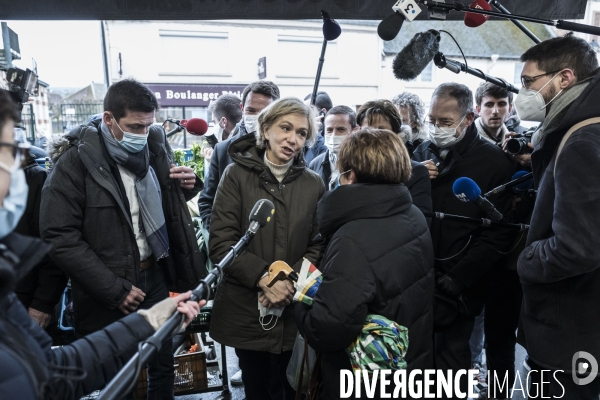 Déplacement de Valérie Pecresse dans les Ardennes.