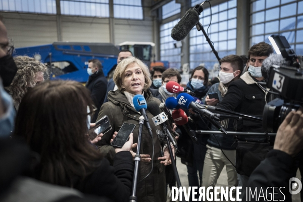 Déplacement de Valérie Pecresse dans les Ardennes.