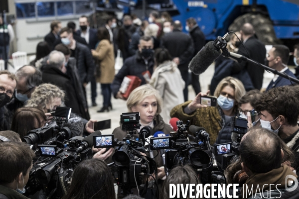 Déplacement de Valérie Pecresse dans les Ardennes.