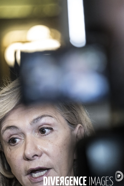 Valérie Pecresse et des acteurs du monde éducatif.