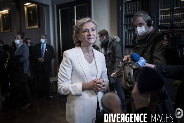 Valérie Pecresse et des acteurs du monde éducatif.