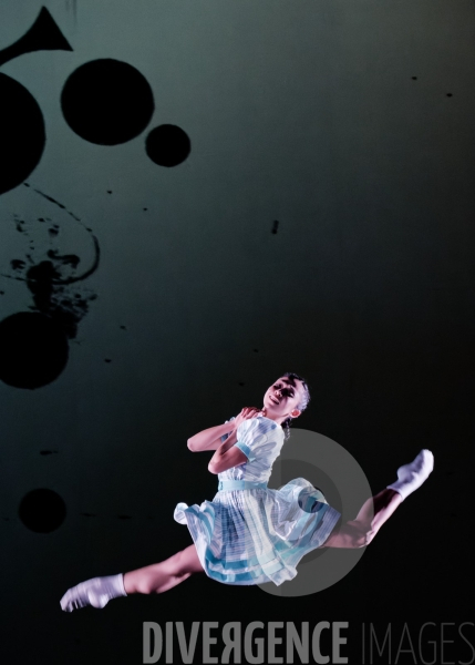 Alice / Philip Glass / Amir Hosseinpour, Jonathan Lunn / Ballet de l Opéra national du Rhin