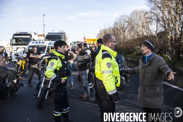 Convoi de la liberte en route vers paris.