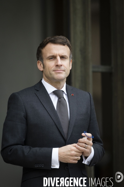 Emmanuel MACRON masqué-démasqué.