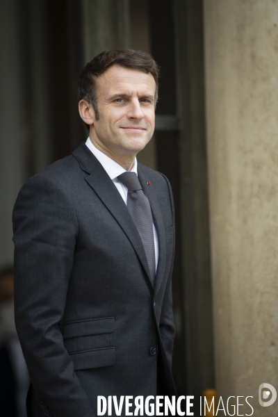 Emmanuel MACRON masqué-démasqué.