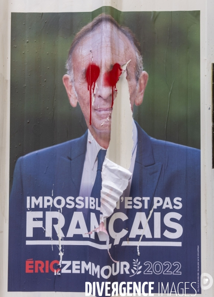 Affiche électorale  lacérée pour la présidentielle du candidat  Eric Zemmour