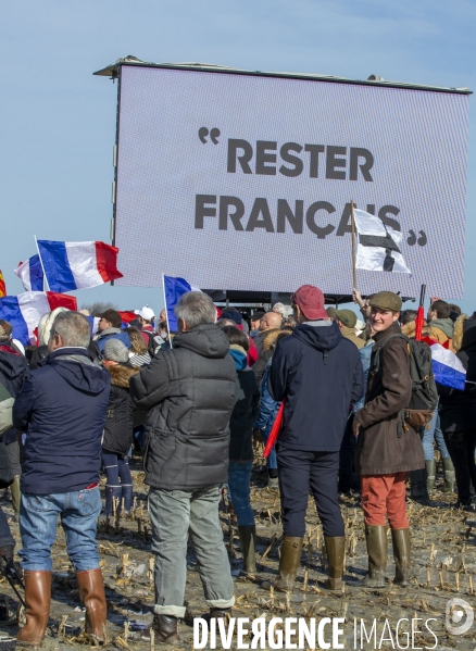 Meeting d Eric ZEMMOUR devant le Mont-Saint-Michel.