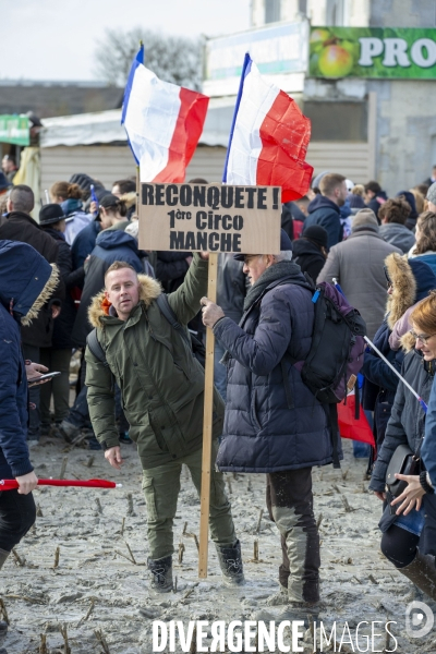 Meeting d Eric ZEMMOUR devant le Mont-Saint-Michel.