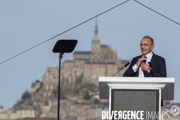 Meeting d Eric ZEMMOUR devant le Mont-Saint-Michel.