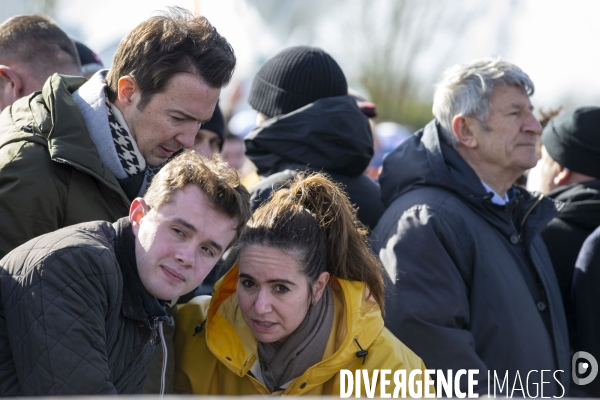 Meeting d Eric ZEMMOUR devant le Mont-Saint-Michel.