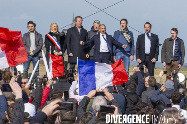 Meeting d Eric ZEMMOUR devant le Mont-Saint-Michel.