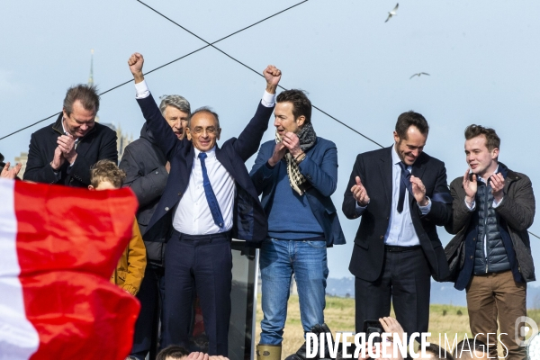 Meeting d Eric ZEMMOUR devant le Mont-Saint-Michel.