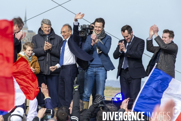 Meeting d Eric ZEMMOUR devant le Mont-Saint-Michel.