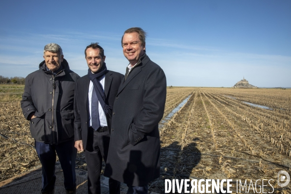 Meeting d Eric ZEMMOUR devant le Mont-Saint-Michel.