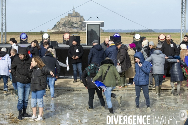 Meeting d Eric ZEMMOUR devant le Mont-Saint-Michel.