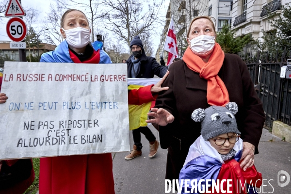 Manifestation pour l Ukraine devant l ambassade de Russie à Paris